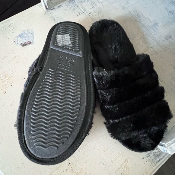 Fuzzy slippers 9 - Picture 3 of 3